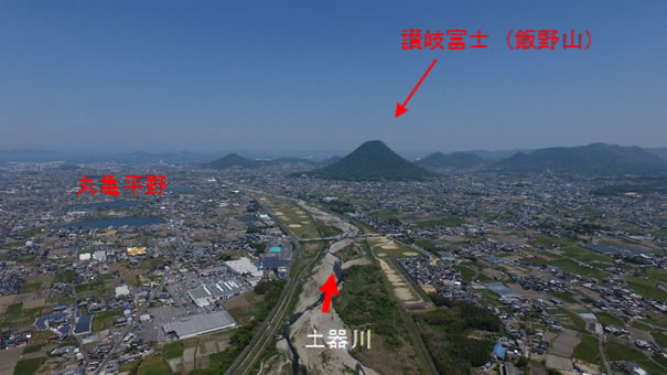 ファントム4で撮影した香川県唯一の一級河川土器川と讃岐富士(飯野山)