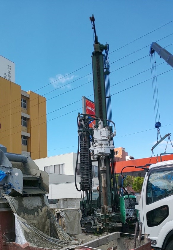 ボアホール掘削作業
ボーリングマシーン
ロータリーバイブレーション
タイプソニックドリル(SD)