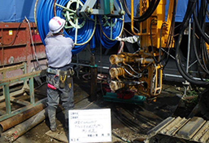 垂直型地中熱交換器設置状況
ポリエチレンパイプUチューブ